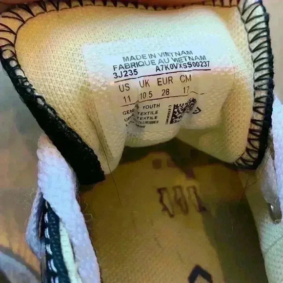 Kids  black converse size 11 US - Picture 5 of 7